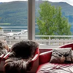 8 Person In Eidsvag-by Traum *