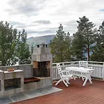 8 Person In Eidsvag-by Traum Mittet