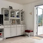 8 Person In Eidsvag-by Traum * Mittet