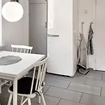 8 Person In Eidsvag-by Traum