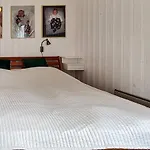 8 Person In Eidsvag-by Traum