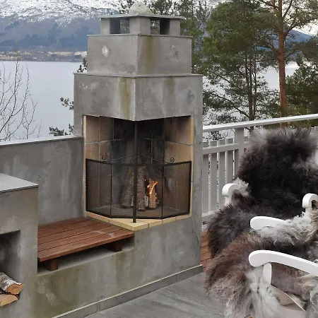 8 Person In Eidsvag-by Traum Vakantiehuis *