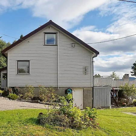 8 Person In Eidsvag-by Traum * Mittet