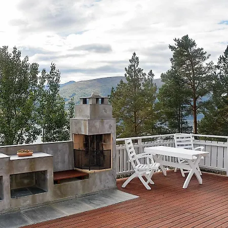 8 Person In Eidsvag-by Traum Mittet