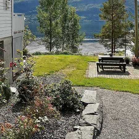 Dom wakacyjny 8 Person In Eidsvag-by Traum *