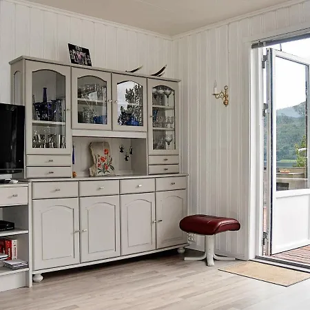 8 Person In Eidsvag-by Traum * Mittet