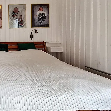 8 Person In Eidsvag-by Traum