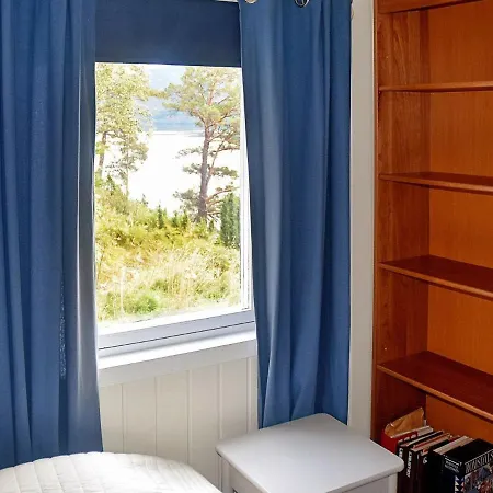 8 Person In Eidsvag-by Traum *