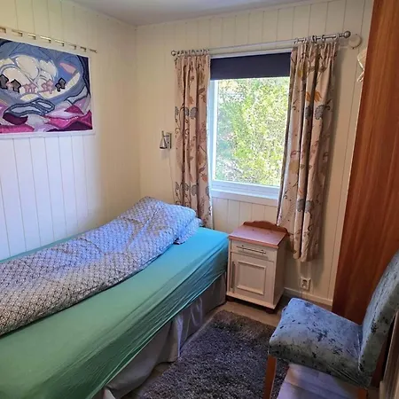 8 Person In Eidsvag-by Traum