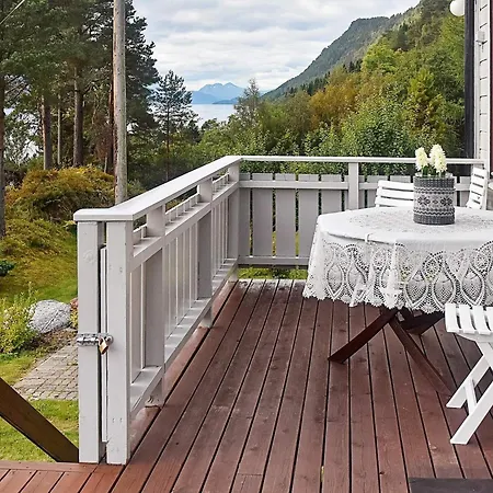 Vakantiehuis 8 Person In Eidsvag-by Traum