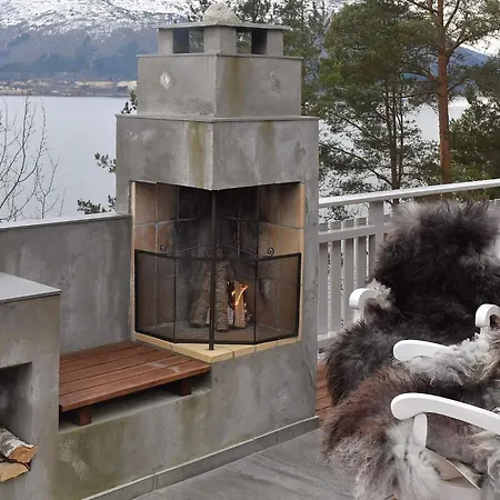 8 Person In Eidsvag-by Traum Vakantiehuis *