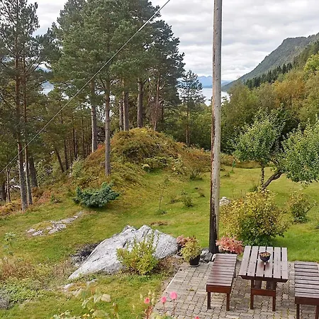 8 Person In Eidsvag-by Traum * Mittet