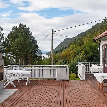 8 Person In Eidsvag-by Traum Vakantiehuis *