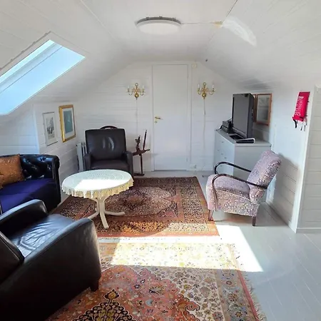 8 Person In Eidsvag-by Traum Vakantiehuis