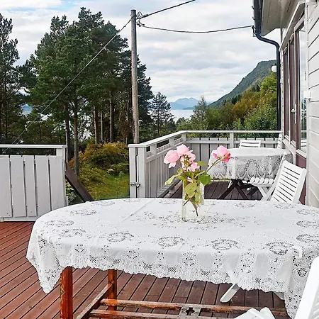 8 Person In Eidsvag-by Traum Vakantiehuis