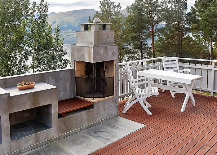 8 Person In Eidsvag-by Traum Сasa de vacaciones Mittet
