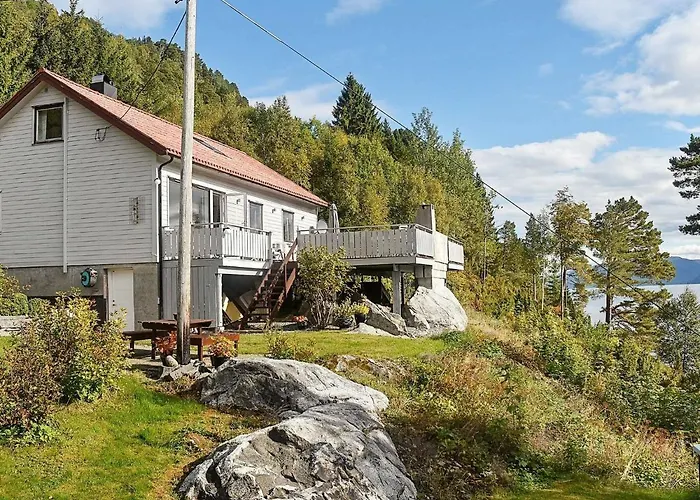 8 Person In Eidsvag-by Traum *