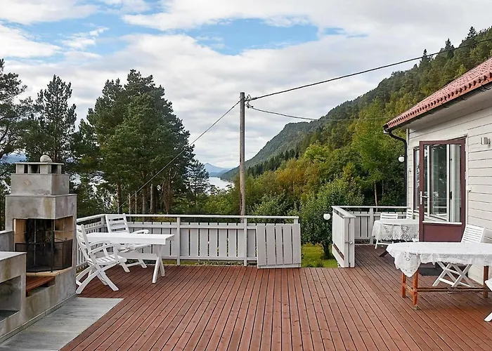 8 Person In Eidsvag-by Traum *