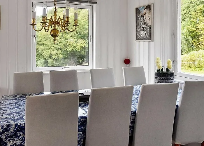 8 Person In Eidsvag-by Traum Сasa de vacaciones Mittet