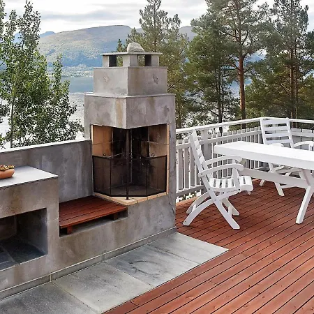 8 Person In Eidsvag-by Traum Ferienhaus Mittet