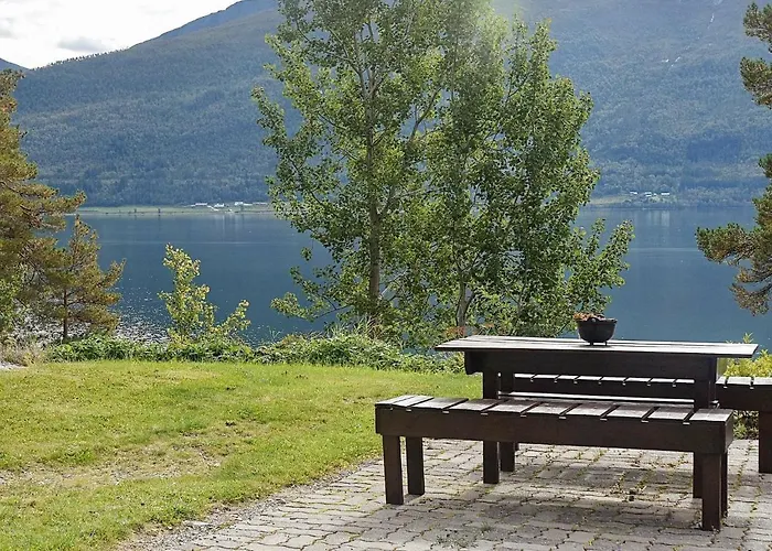 8 Person In Eidsvag-by Traum * Mittet